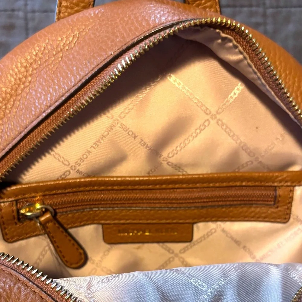 MICHAEL KORS Tan Pebble Leather Small Backpack Bag‎ Gold Hardware - Picture 8 of 11
